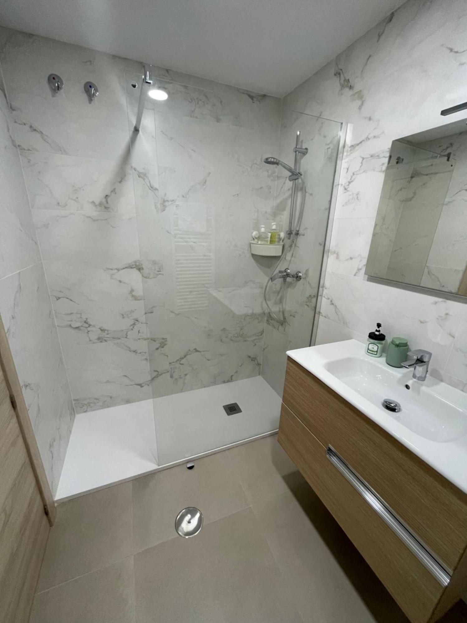 Fantastico Apartamento Trajano Parking Gratuito Granada Bagian luar foto